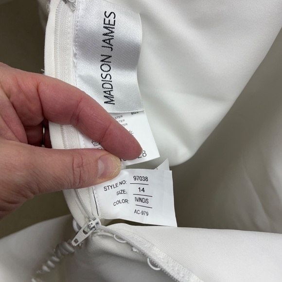 Madison James wedding dress - Picture 5 of 13